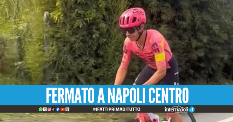 Napoli, 2mila euro falsi sotto lo sterzo di una Porsche arrestato noto ciclista