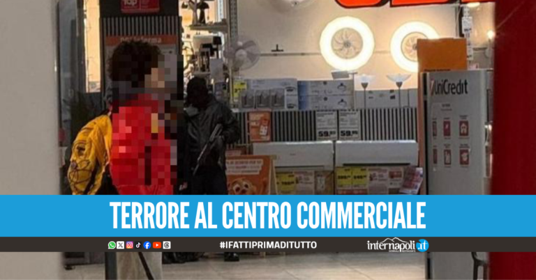 Rapina in gioielleria armati i mitra, commessa ostaggio dei banditi