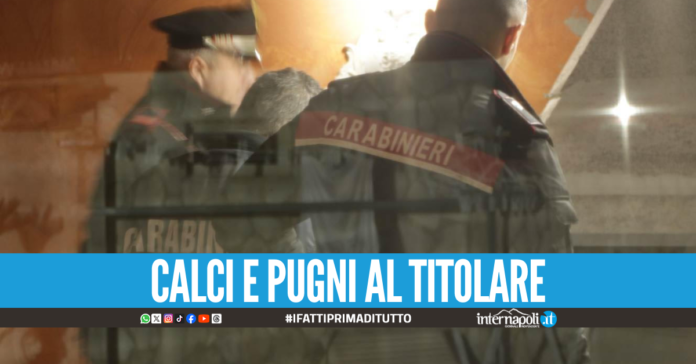 Tenta di rapinare un bar a Villa Literno armato di stecca da biliardo, arrestato