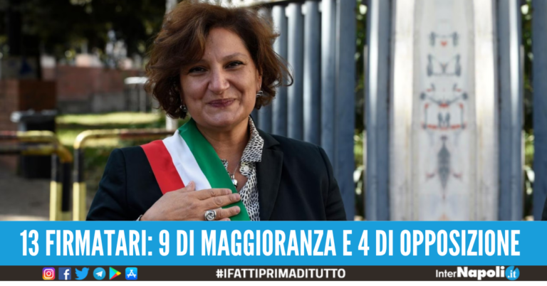 sfiduciato sindaco arzano Aruta