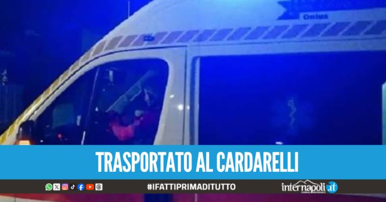 Accoltellato alla gamba da due sconosciuti, paura in via Salvator Rosa