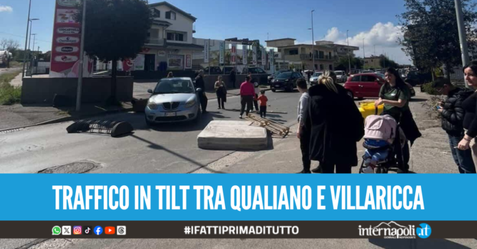 Manca l'acqua a Villaricca 2, cittadini protestano in strada e bloccano il traffico
