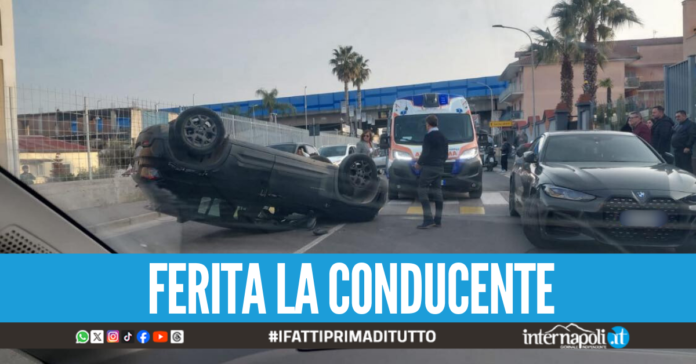 Spaventoso incidente a Giugliano, Suv si ribalta sull'asfalto