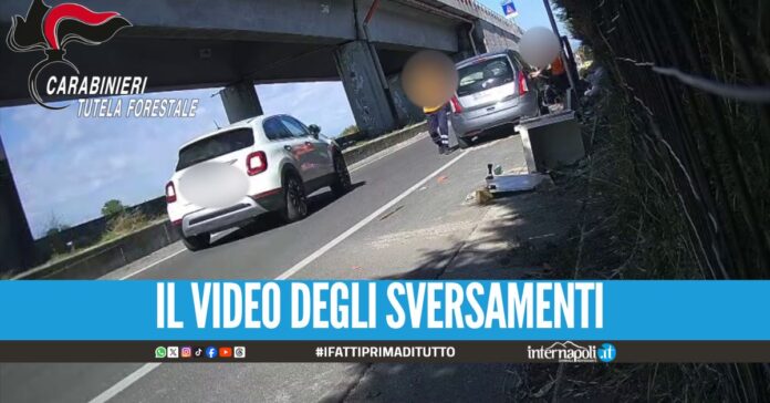 Scaricavano rifiuti pericolosi a Giugliano, beccati dalle telecamere