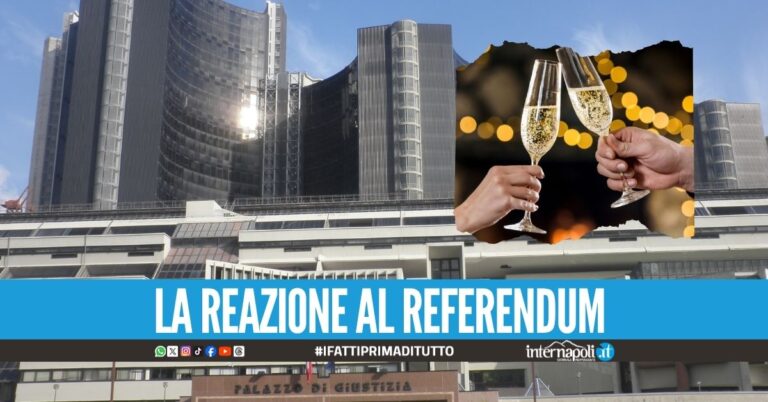 Vittoria del 'No', a Napoli i magistrati brindano e cantano 'Bella Ciao'