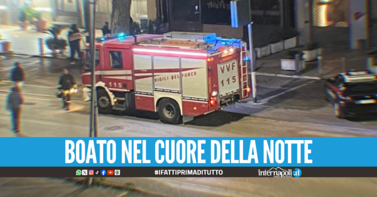 Paura a Cesa, due ordigni esplodono davanti ad un bar