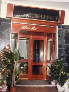 Una foto d'epoca della gioielleria di Abbatiello Angelo