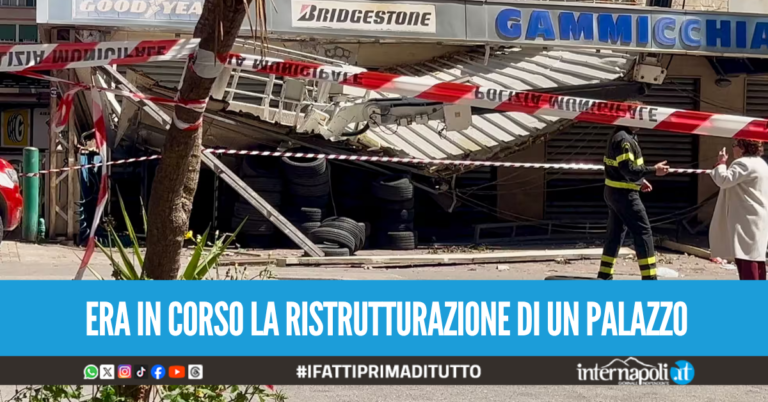 Si ribalta il cestello e il braccio della gru si spezza, due operai muoiono durante i lavori