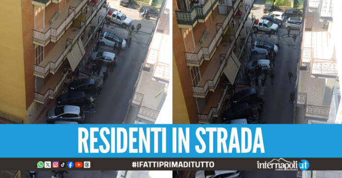 Incendio in centro a Giugliano, fiamme invadono l'abitazione