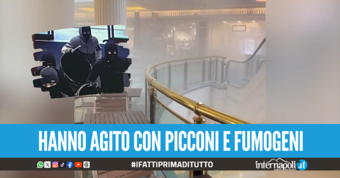 Assalto in gioielleria, banditi armati fuggono via con gioielli e orologi
