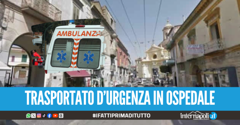 Terribile incidente in moto a Melito, centauro si schianta su più auto: rischia la vita