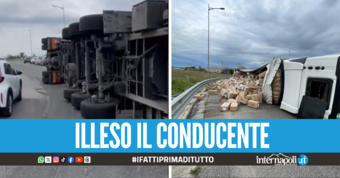 Camion si ribalta sull'A30 a Maddaloni, carico di pasta si riversa in strada