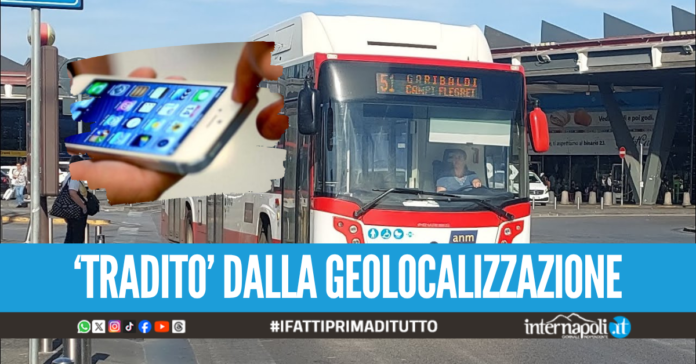Scippa il cellulare alla turista sul 151 a Napoli, borseggiatore rintracciato e arrestato