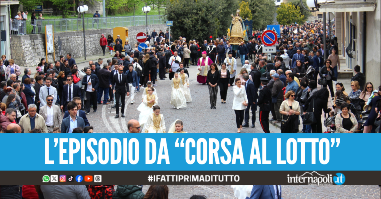 Molesta una bimba durante la processione, poi si denuda e picchia i carabinieri: arrestato 56enne in Irpinia
