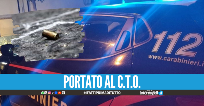 Spari nella notte a Scampia, 18enne gambizzato in strada