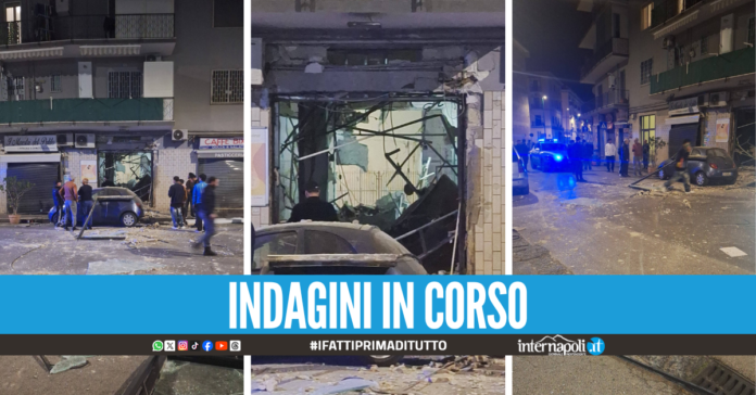 Boato nella notte a Fuorigrotta, bomba esplode davanti al salone di parrucchiere