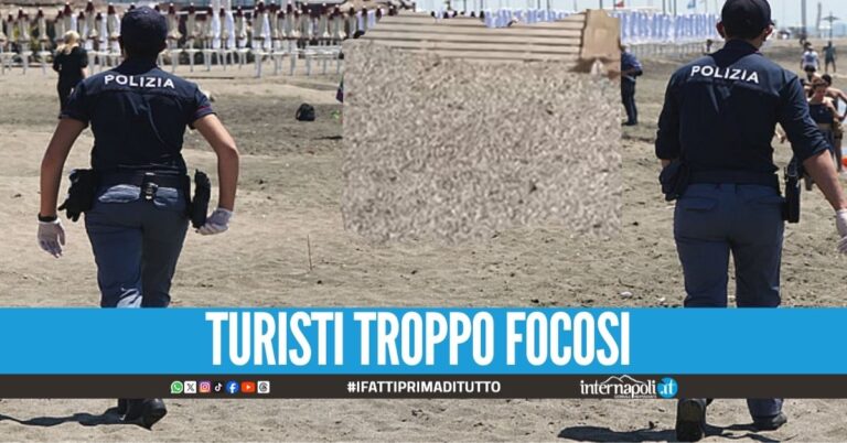 Beccati a fare sesso in spiaggia, i passanti filmano la scena hot