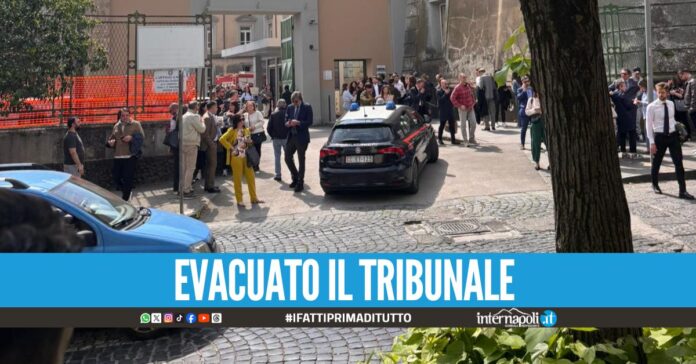 Paura al Tribunale di Napoli Nord, scatta l'allarme bomba