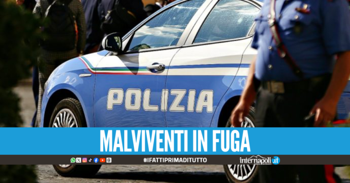 Banda del buco in azione nella banca ad Afragola, banditi messi in fuga da un dipendente