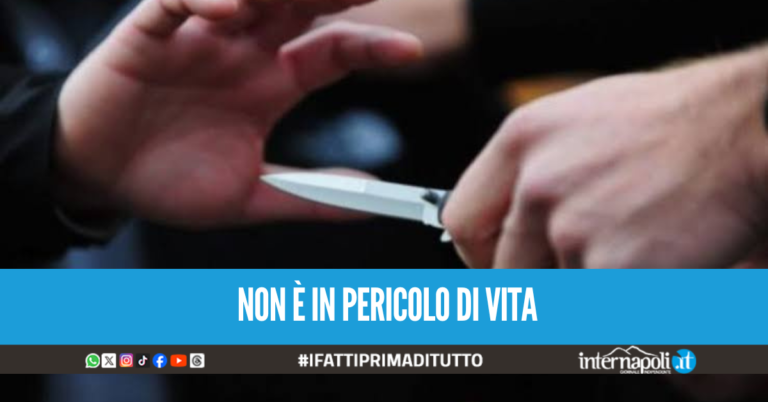 Nette di sangue a Napoli, accoltellato in strada: corsa in ospedale