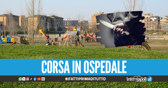 Accoltellato nella villa comunale a Pomigliano, caccia agli aggressori