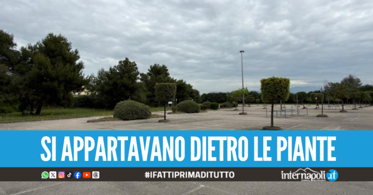 Atti osceni in pubblico nel parcheggio dell'Ikea ad Afragola, scattano le denunce