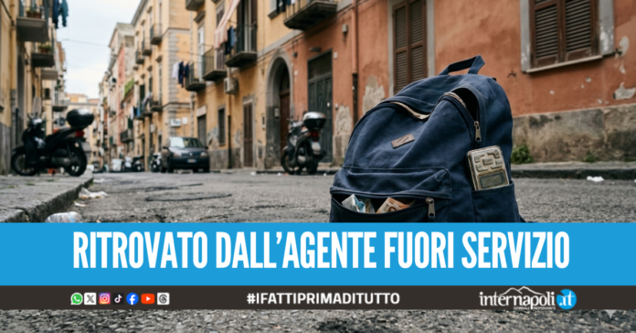 Zaino con mezzo chilo di droga in strada a Napoli, scattano le indagini