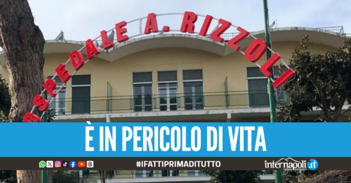 Picchia la figlia e la riduce in fin di vita, arrestato papà violento a Ischia