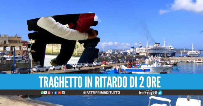Botte al porto di Pozzuoli, lite per il parcheggio tra il marinaio e il camionista