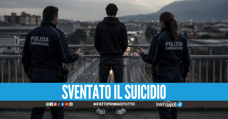 Tenta di lanciarsi dal cavalcavia a Napoli, salvato da due agenti della Penitenziaria