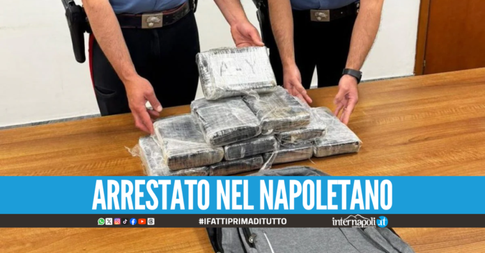 Cade dalle scale durante la fuga dai carabinieri, aveva mezzo milione di droga nello zaino
