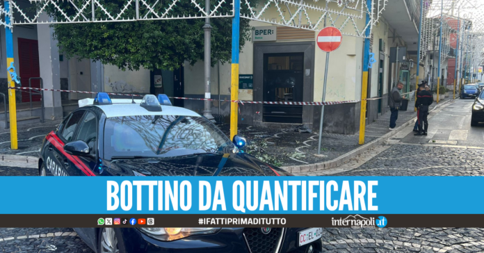 Colpo in banca a Frattaminore, banditi fanno esplodere l'ATM