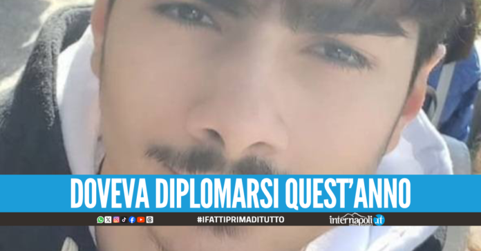 Acerra piange Vincenzo Petrellese, il 18enne stroncato da un malore