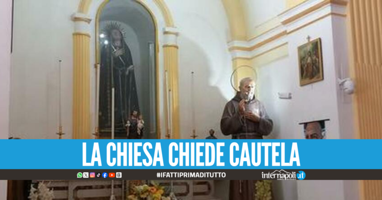 Si grida al miracolo nel Casertano: "La statua di Padre Pio sta piangendo"