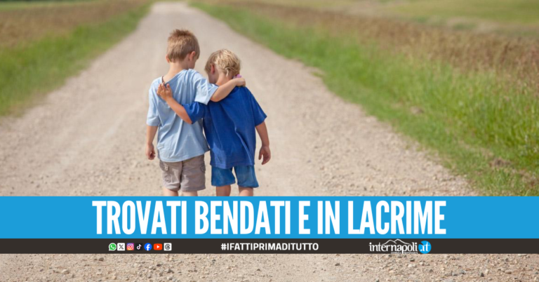 Choc in Portogallo, lega i figli piccoli nel bosco e scappa via col compagno