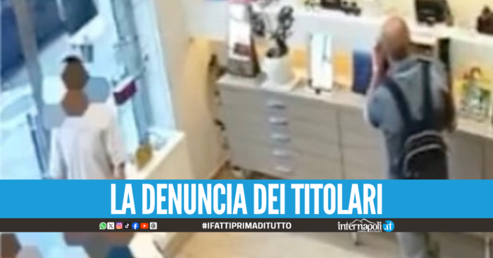 Ruba occhiali firmati nel negozio di ottica in provincia di Napoli: incastrato dalle telecamere