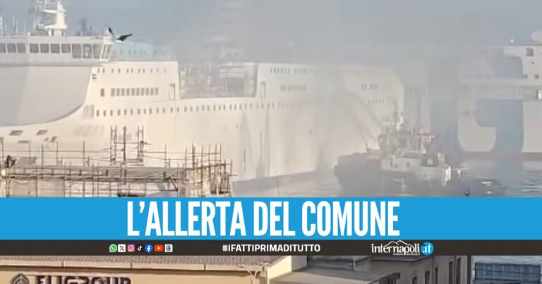 La nave Phonix brucia nel porto di Napoli: "Spegnete i condizionatori"