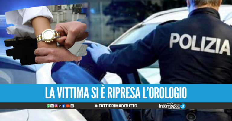 Tentano lo scippo dell'orologio a Napoli ma la vittima reagisce, due arresti