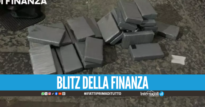 Traffico di cocaina a Napoli, la droga consegnata a casa: 4 arresti