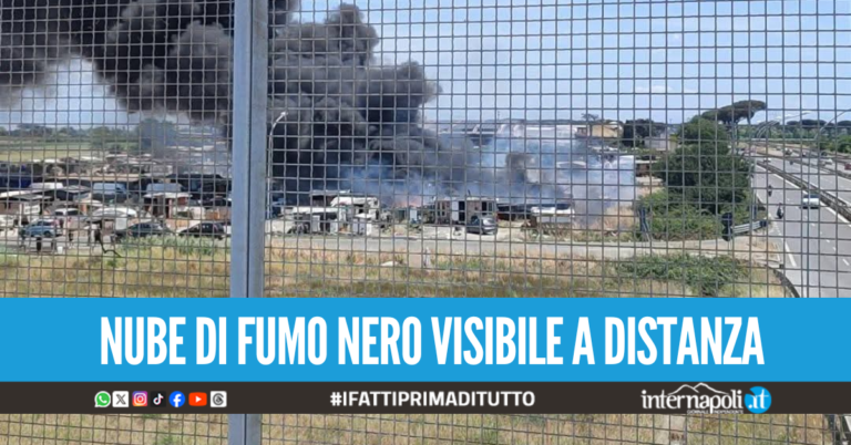 Ancora un rogo tossico in via Carrafiello a Giugliano, bruciano rifiuti nel campo rom