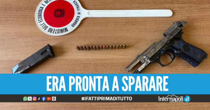 Pistola col colpo in canna nel marsupio, arrestato a Caivano