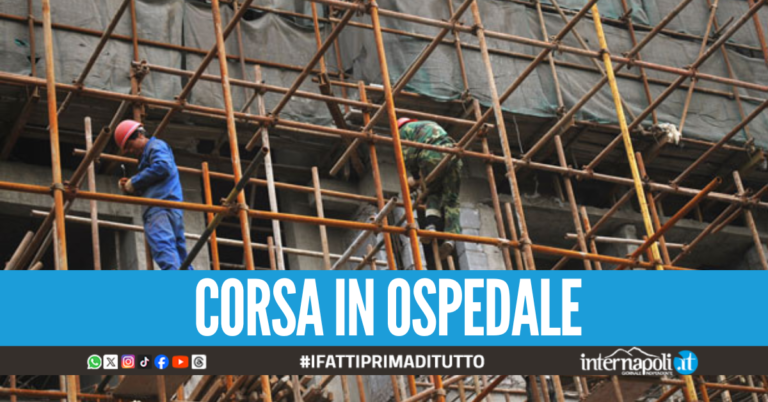 Cede ponteggio nel cantiere scolastico, feriti due operai napoletani