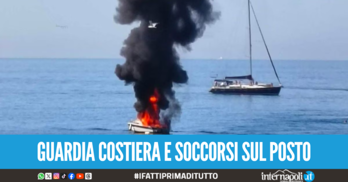 Barca in fiamme al largo di Procida, uomo si butta in mare per salvarsi