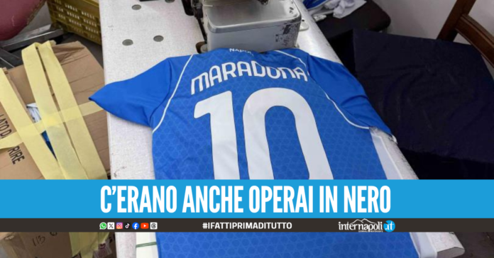 Maglie false del Napoli e di Geolier prodotte nel deposito a Portici, scatta il maxi sequestro