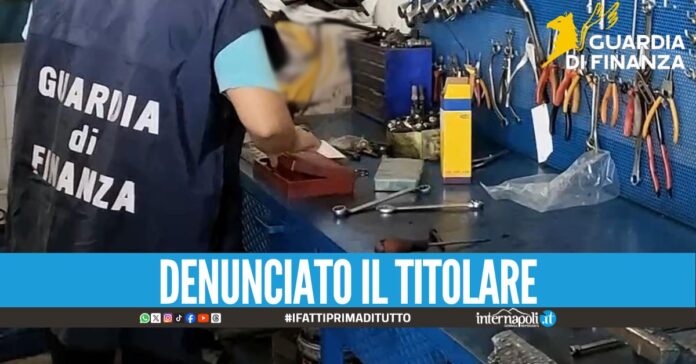 Rifiuti pericolosi trovati nell'officina abusiva a Caivano, scatta la chiusura