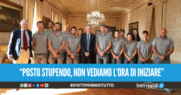 Inizia l'avventura napoletana di Luna Rossa, il team ricevuto a Palazzo San Giacomo