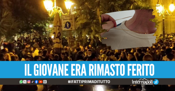Scippano il ciondolo d'oro al giovane in piena movida a Napoli, presi i due baby-rapinatori