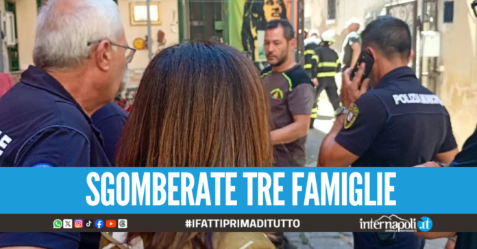 Crolla solaio nella palazzina ad Ercolano, i residenti erano usciti da pochi minuti