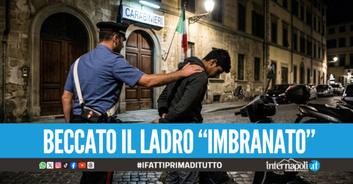 Assalto allo scooter ma è parcheggiato davanti la caserma dei carabinieri, arrestato 28enne a Napoli