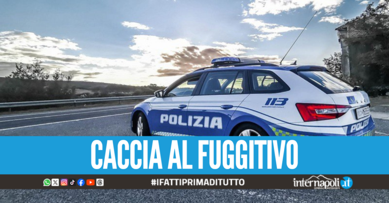 Follia sull'autostrada A2, si schianta con l'auto rubata e fugge a piedi